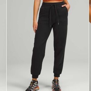 Lululemon Scuba Relaxed High-Rise Jogger in Black